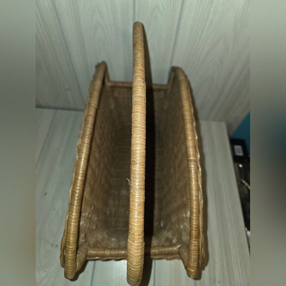 Vtg Brown Wicker Rattan Basket Magazine Rack Boho Retro Cottagecore Farmhouse - Picture 3 of 8